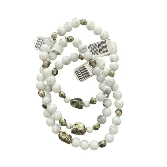 White Howlite & Pyrite Skull Stretch Bracelet - Picture 3 of 4
